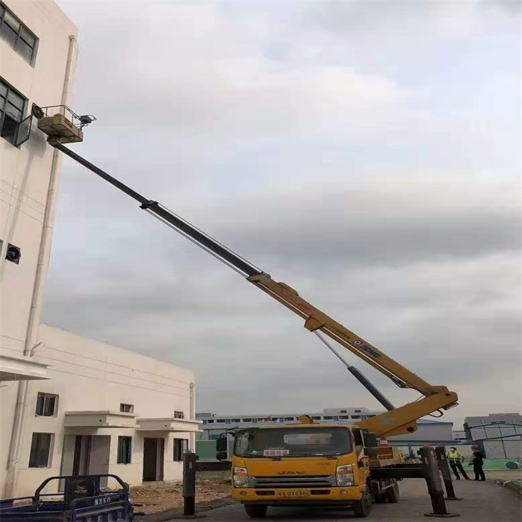 曾都哪里有小型吊车出租的